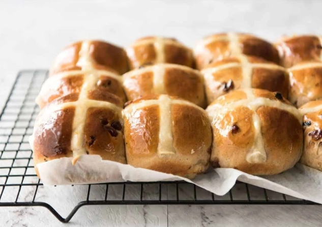 easy hot cross bun recipe easy hot cross bun recipe