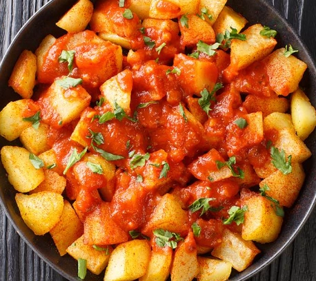 Authentic Patatas Bravas Recipe: Crispy Potatoes with Spicy Sauce