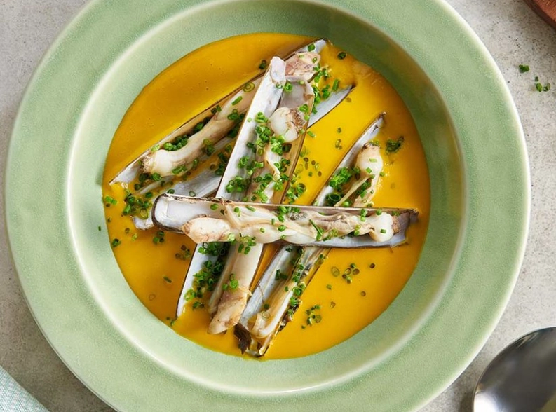 Razor Clam Recipes: A Guide to Cleaning, Cooking & 3 Easy Dishes